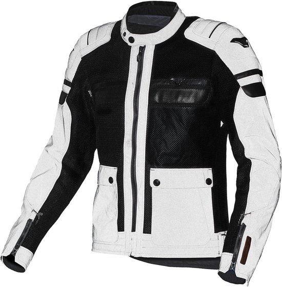 Zwart-witte motorjas met mesh panelen en reflecterende delen op de borst en armen. Twee borstzakken met klep en ritssluiting aan de zijkant.