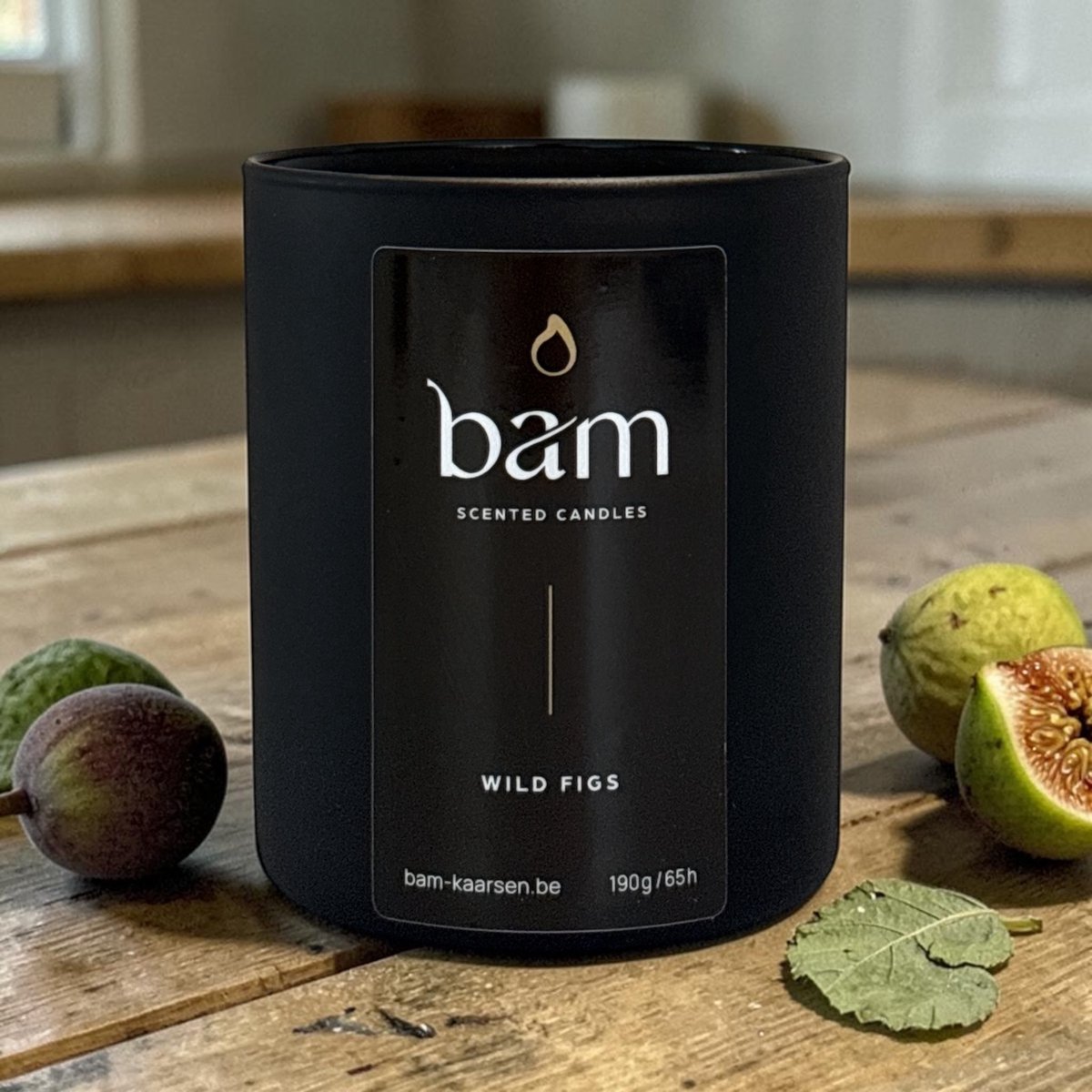 Bam Wild Figs Geurkaars – Black Collection Medium – 2 Katoenen Wieken – 60 Branduren – 190 g – Zonnebloemwas – Vegan - wilde vijgen zwart