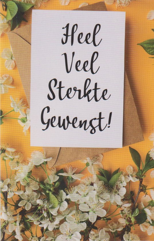 Wenskaart met de tekst 'Heel Veel Sterkte Gewenst!' op een witte kaart, omringd door bloesems en een bruine envelop.