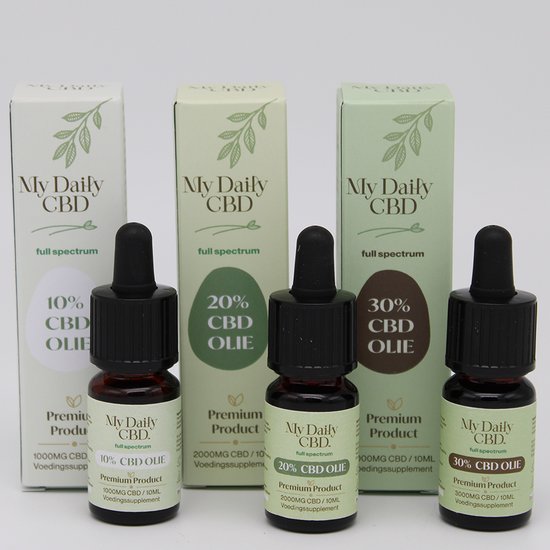 Vier flesjes My Daily CBD olie (10%, 20%, 30%, 30%) met druppelaars in kartonnen doosjes. Full spectrum.