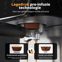 Close-up van het zetproces van een espressomachine met de nadruk op professionele pre-infusie technologie.