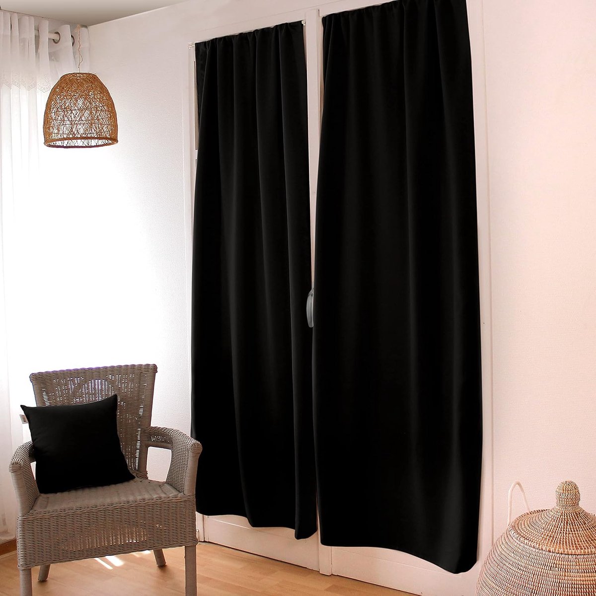 SnelShoppen - Blackout Gordijn 90x210 cm - Zwart - 100% Polyester - Oeko-Tex - Lichtdoorlatend - Geschikt voor Glasdeuren - Licorice Collectie