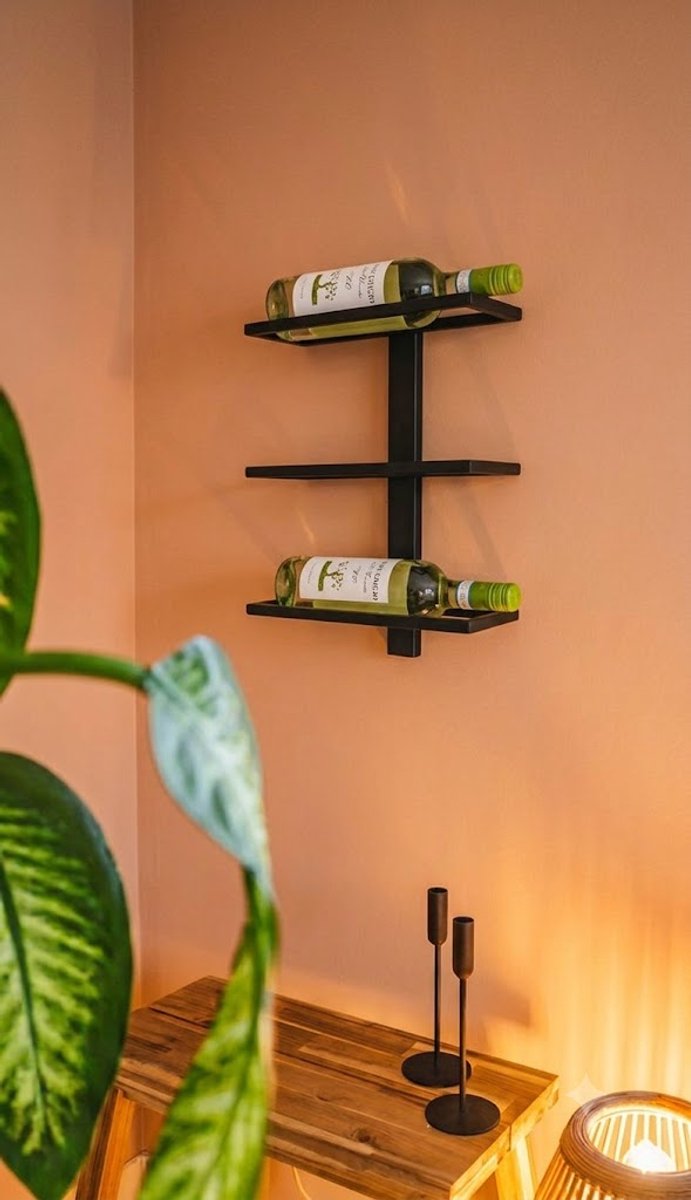 SINIA Living® - Wijnrek - 3 flessen - Mat zwart - Metaal - Wandwijnrek - Wijnrekken - Modern - Hangend wijnrek - Muur monteren - Industrieel - Wijnliefhebber - Wijnrek hangend - Wand - Vino - Wijnaccessoires - Aan de muur - Wijnglazen - Wijnfles — cadeau in Wonen & Interieur - foto 3