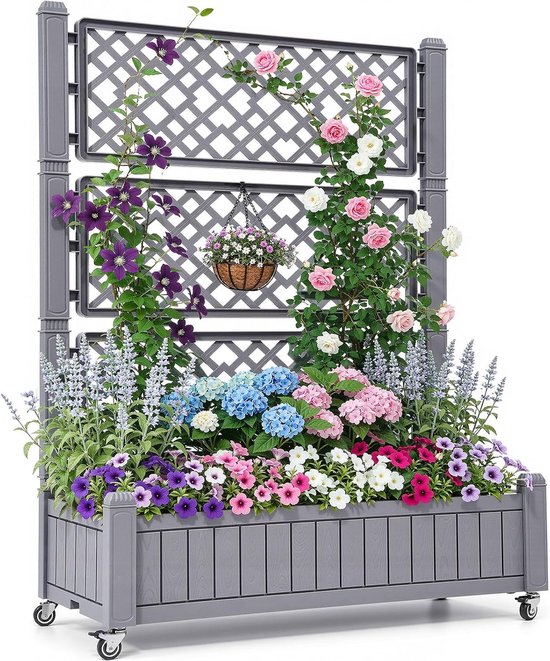 Grijze verhoogde plantenbak met klimrek, vol met roze, paarse en blauwe bloemen. Rolbaar.