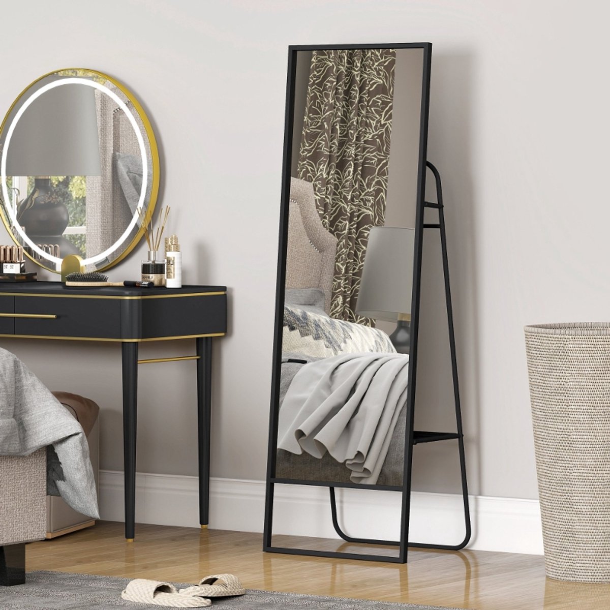 Passpiegel Met Opbergrek – 157 x 50 x 38 cm – Metaal En MDF – Zwart – Met 2 Haken – Staande Spiegel Voor Slaapkamer En Kleedruimte