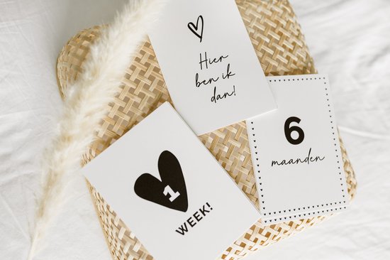 Baby mijlpaalkaarten met een hart en de tekst '1 WEEK!' en 'Hier ben ik dan!'