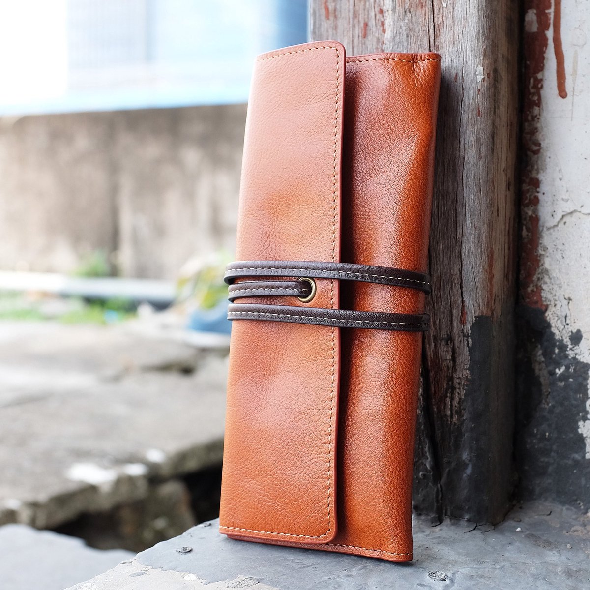 Dailygoods- Pennenetui Handgemaakt - Oprolbaar Etui - Rundleer - Varkensleer Voering - 2 Pennenlussen - Ritssluiting Vak