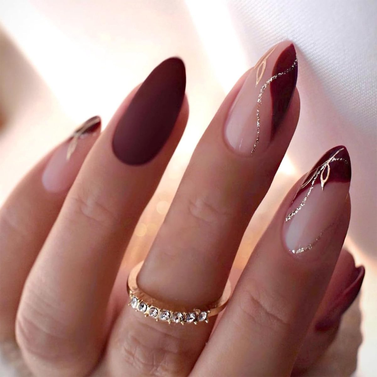 Dailygoods- Kunstnagels 28 Stuks - Wijnrode Plaknagels - Amandelnude-Roze - Glinsterende Lijnen - Acryl Nail Art Kit - Inclusief Lijm en Vijl - Press-on Nails