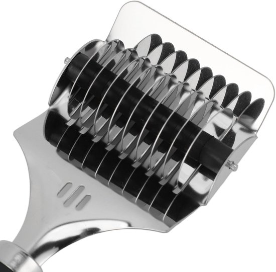 Dailygoods- Noedelsnijder Roestvrij Staal - Pasta Snijder - Ergonomisch Handvat - Deegsnijder - Keukengereedschap - Gemakkelijk Schoon te Maken - Pastasnijder van Dailygoods — afbeelding 5