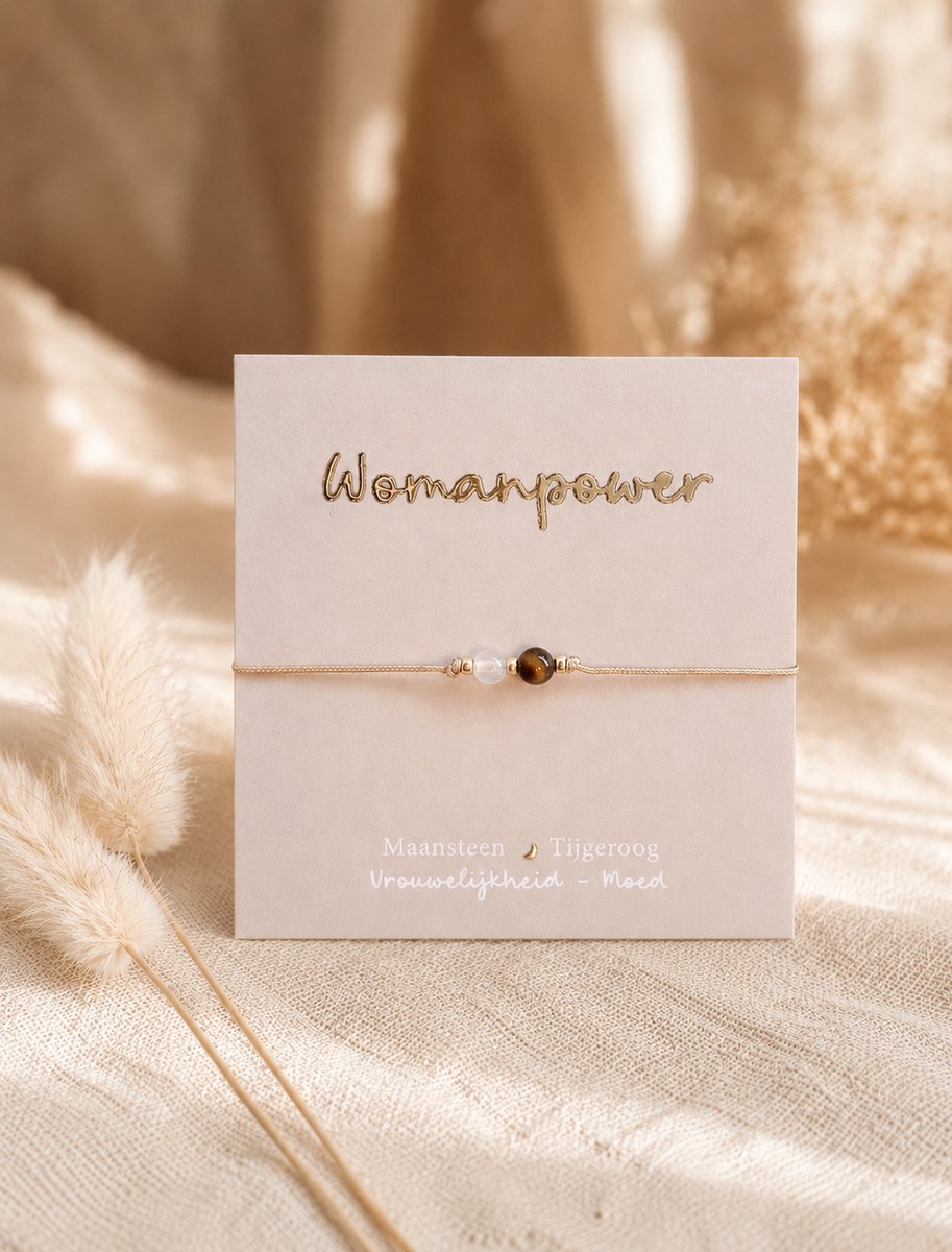 Armbandje edelstenen met Kaartje - Womanpower - Maansteen Tijgeroog - Vrouwelijkheid Moed - Cadeautip - Sterke vrouw - Vruchtbaarheid - Menstruatieklachten - Moed - Intuïtie