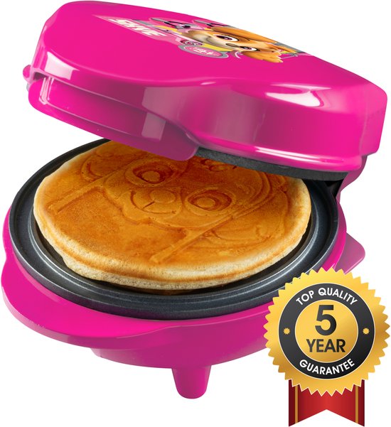 Roze wafelijzer met Skye-afbeelding. Een goudkleurige wafel met Skye's gezicht is klaar. Met 5 jaar garantie sticker.