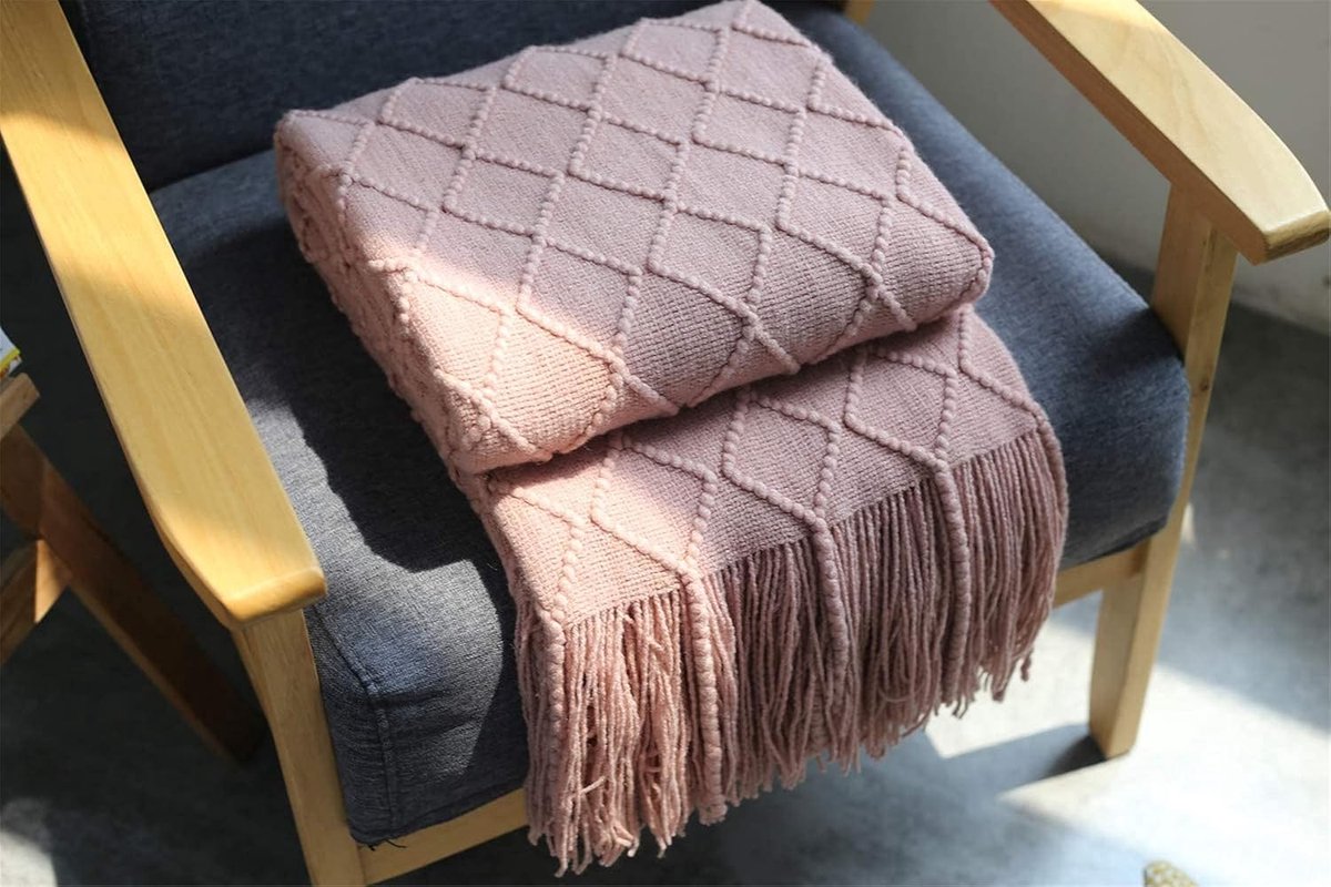 SnelShoppen - Woondeken Zacht Gebreid Wol met Kwastjes - Roze Knuffeldeken voor Bank en Slaapkamer - 125 x 210 cm - Milieuvriendelijk en Antistatisch