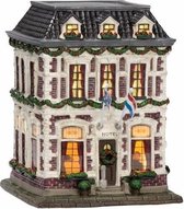 Friese Kerstdorp Harlingen hotel - Elfstedentocht - met licht - 14,8 x 15,8 x 18,4 cm - kerstdorp huisje