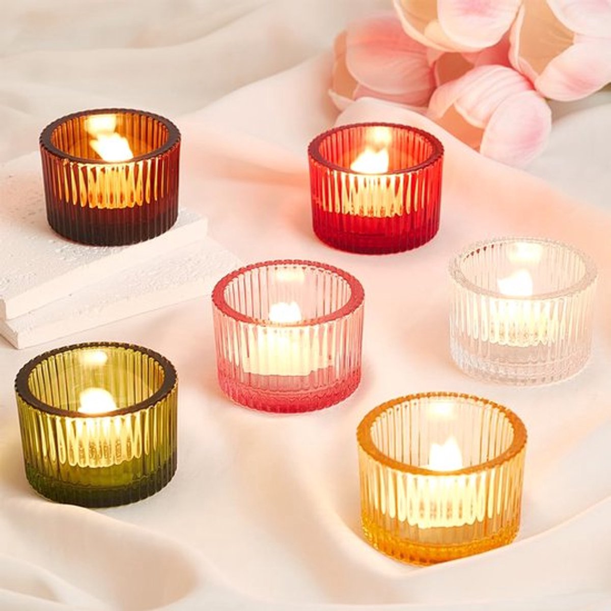 12 stuks 6-kleurige theelichthouders, kleine waxinelichthouders voor op tafel, glazen kaarsenhouder voor bruiloften, Thanksgiving, Kerstmis, verjaardagen en woondecoratie