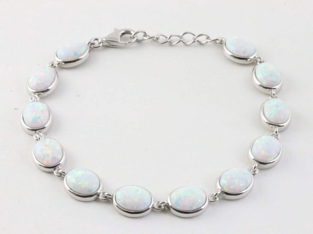 Hoogglans zilveren armband met welo opaal