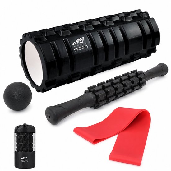 Zwarte AJ-Sports foam roller met noppen, massagebal, massage stick en rode weerstandsband.