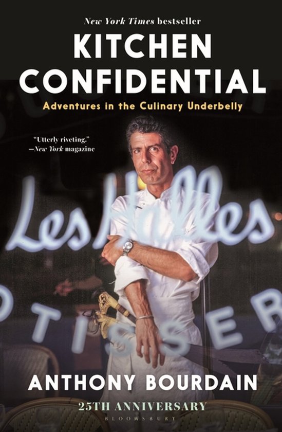 Kookboek 'Kitchen Confidential' met Anthony Bourdain in koksuniform. De titel staat in grote letters.