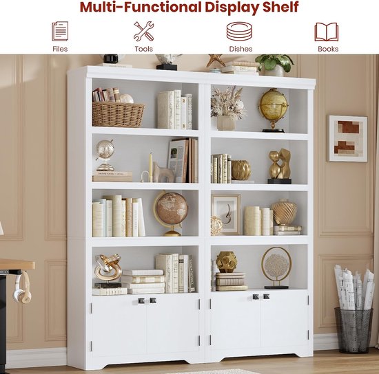 Twee identieke witte boekenkasten naast elkaar, gevuld met boeken en decoraties.