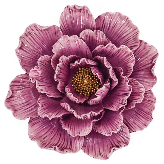Een gedetailleerde paarse wanddecoratie in de vorm van een bloem met gouden kraaltjes in het midden.
