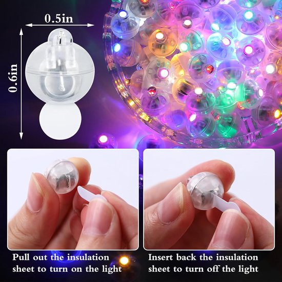 Kleine ronde LED-lampjes met afmetingen van 0,5 en 0,6 inch. Twee afbeeldingen tonen hoe je het lampje aanzet en uitzet met een trekbandje.