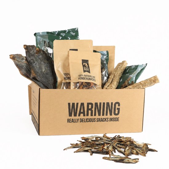 Bellobox gevuld met vis snacks voor honden, met een kartonnen doos met "WARNING" erop.