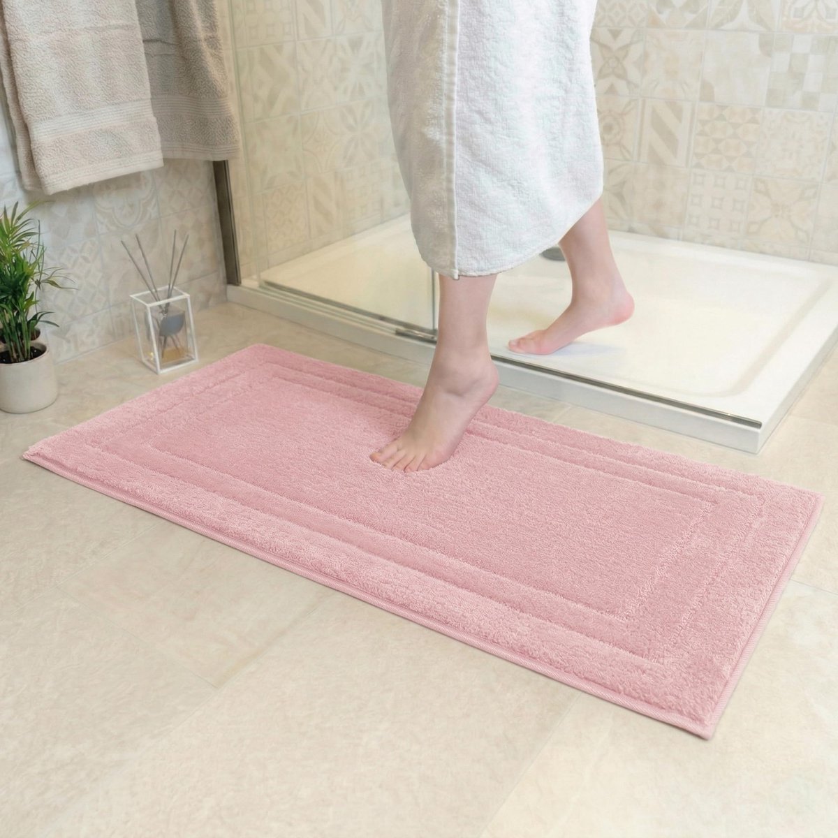 SnelShoppen - Decomira Badmat Anti-Slip Roze 80x150 cm | Super Absorberend & Machinewasbaar | Ideaal voor Badkamer, Douche, Bad of WC | Comfortabele B