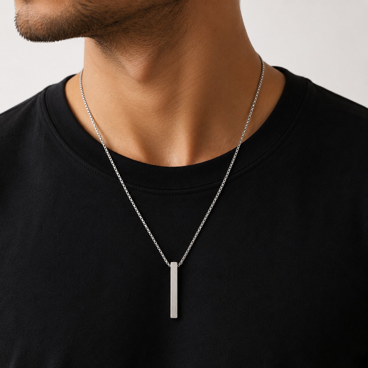 Engravia by Derya – Bar Ketting – RVS – Minimalistische Hanger met Round Box Chain – 70 cm Ketting / 4 cm Staafhanger Zilverkleur – Cadeau voor Dames & Heren