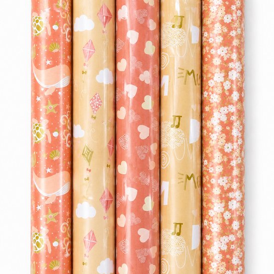 Vijf rollen cadeaupapier met prints van schildpadden, sterren, vliegers, wolken, hartjes, muzieksymbolen en bloemen.