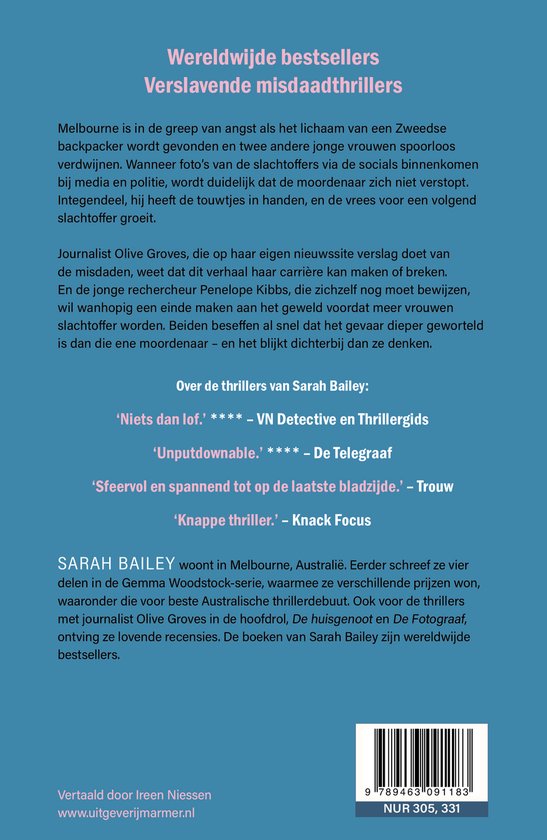Achterkant boek "De Fotograaf" met de titel "Wereldwijde bestsellers", blurb, recensies en auteursinformatie.