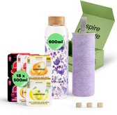 Waterdrop starterset met 600 ml glazen fles met paarse en blauwe bladeren, beschermhoes, 18 tabletten en geopende geschenkdoos.