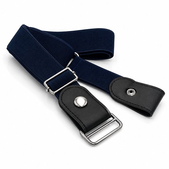 Donkerblauwe elastische riem met zwarte leren uiteinden, zilverkleurige gesp en drukknoopsluiting.