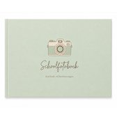 Groen schoolfotoboek met illustratie van een camera en tekst "Schoolfotoboek".