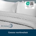 Lichtgrijze sprei met ruitpatroon, met Beautissu logo.