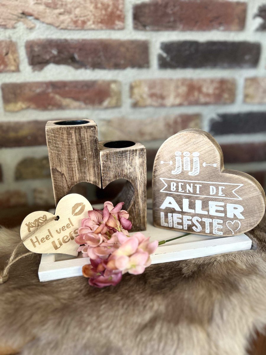 Creaties van hier – dienblaadje wit - hortensia bloem – waxinehouders in de vorm van een hart- teksthart allerliefste naturel - met houten hartje