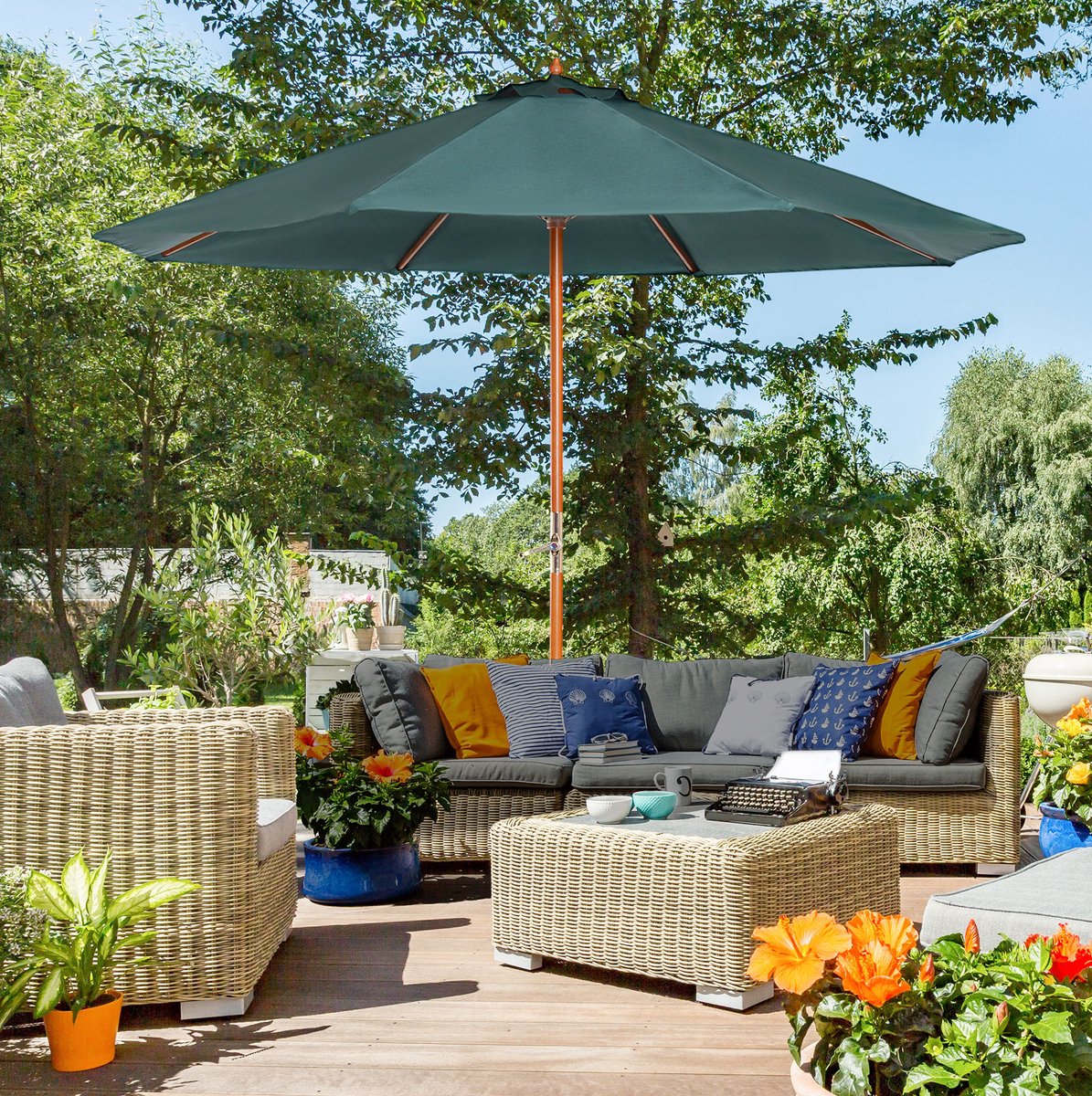 REDOM - Parasol - Stokparasol - Handkurbel - Waterafstotend en UV-bestendig - Voor tuin, terras en strand - Hout - Donkergroen - 270 x 250 cm
