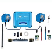 Een Pooltronics WiFi controle-unit met twee doseerpompen en accessoires zoals sensoren en buizen.