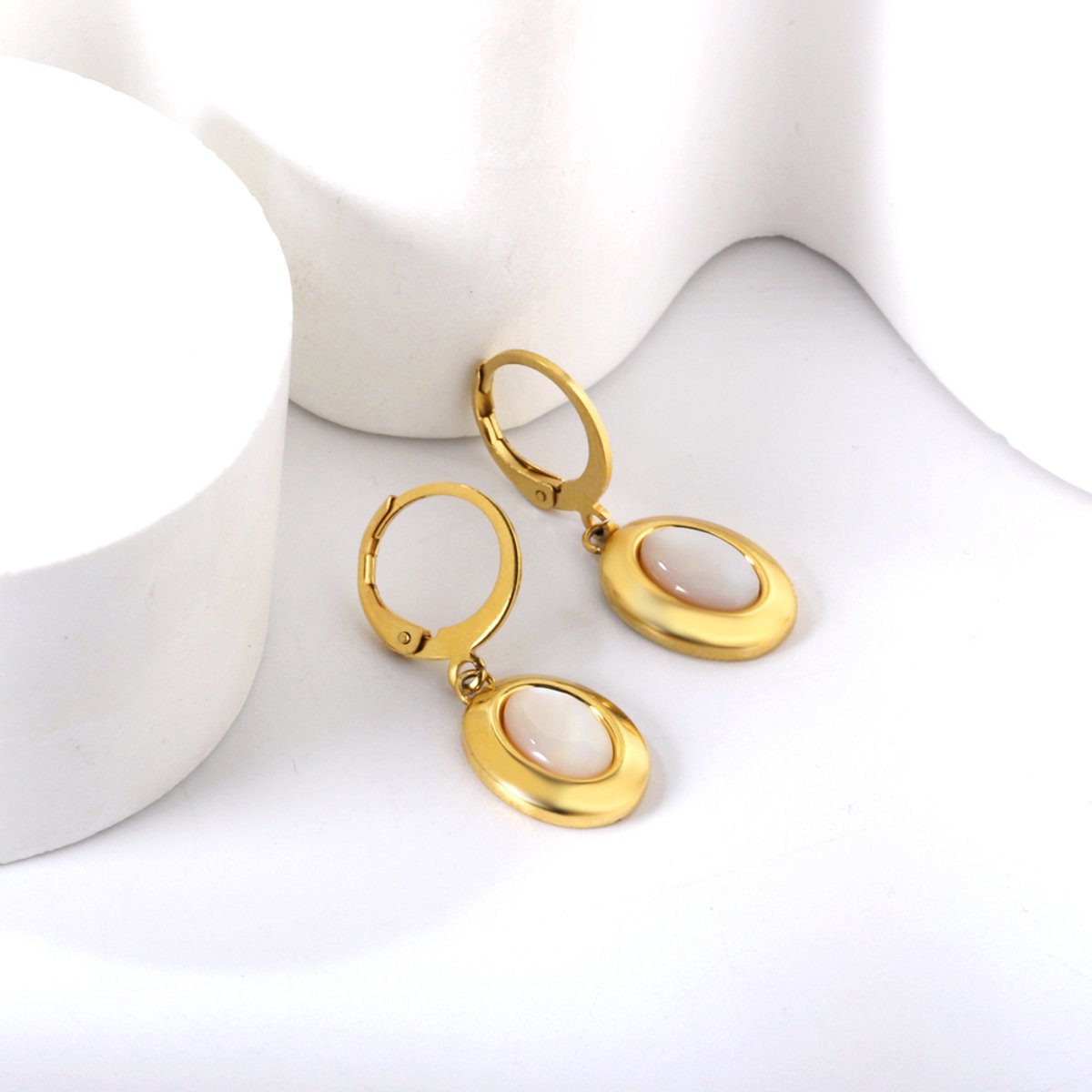 Oorbellen dames - oorbellen goud- 18 karaats gold plated met parelmoer