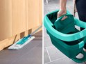 Serpillère avec lingette microfibre près d'une armoire en bois et un seau turquoise à roulettes.