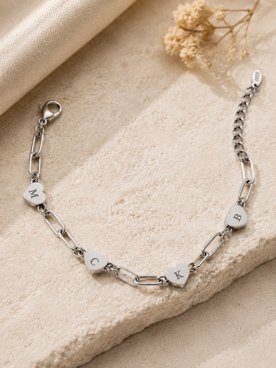 Armband Floor Zilver gepersonaliseerd sieraad met initialen gegraveerd, leuk persoonlijk cadeau voor moeder, vrouw of vriendin.