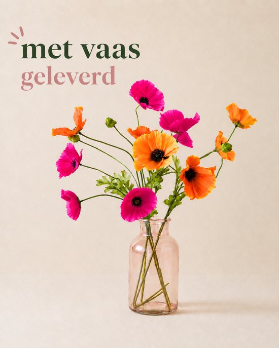 Een bos papaver kunstbloemen in oranje en roze tinten, in een glazen vaas, met de tekst 'met vaas geleverd'.