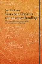 Boekcover 'Van vóór Christus tot ná crowdfunding' met handgeschreven tekst en cirkels op oranje achtergrond.