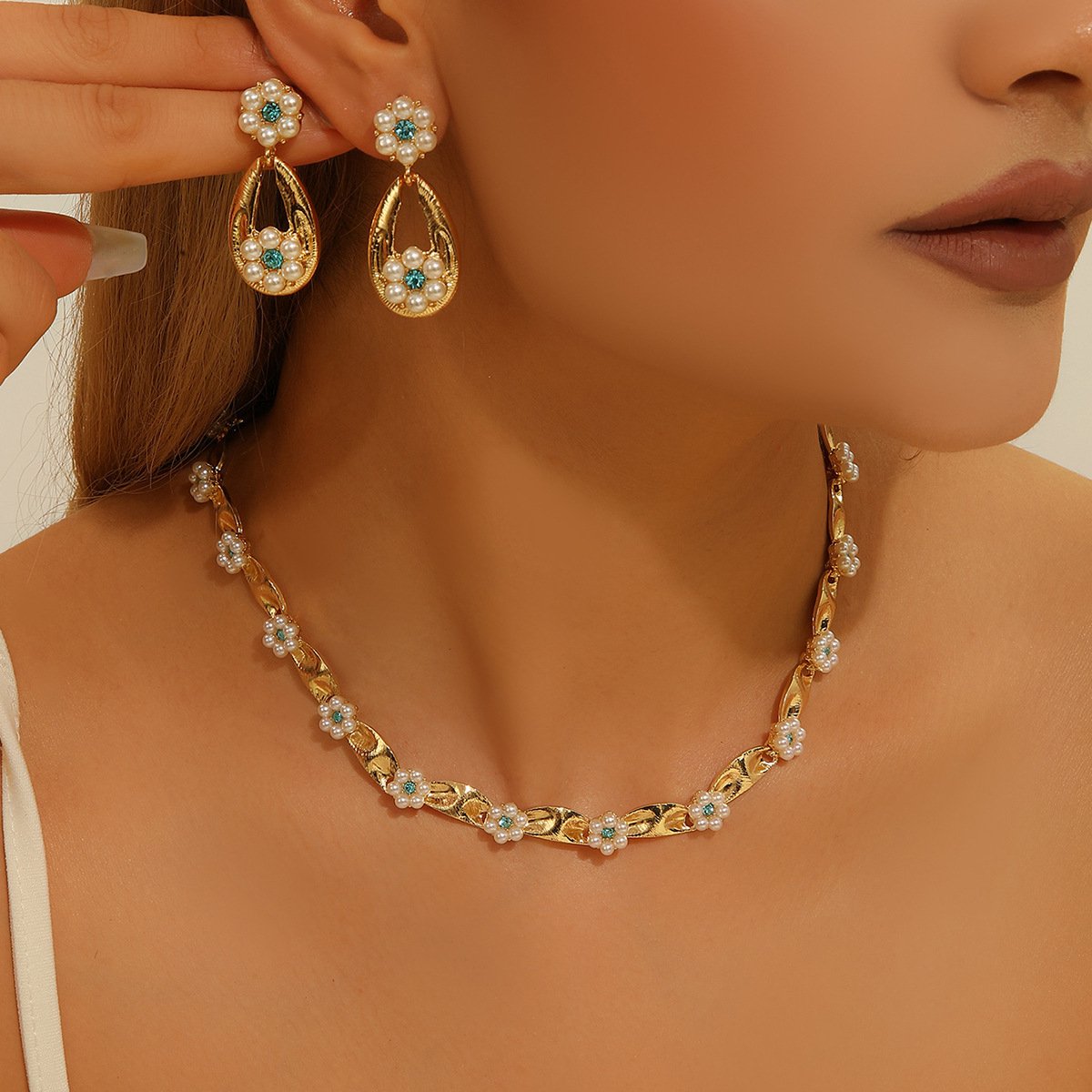 Sieradenset / Retro-chique bloemenketting en oorbellen set / Niche design hoogwaardige sleutelbeenketting en oorbellen set