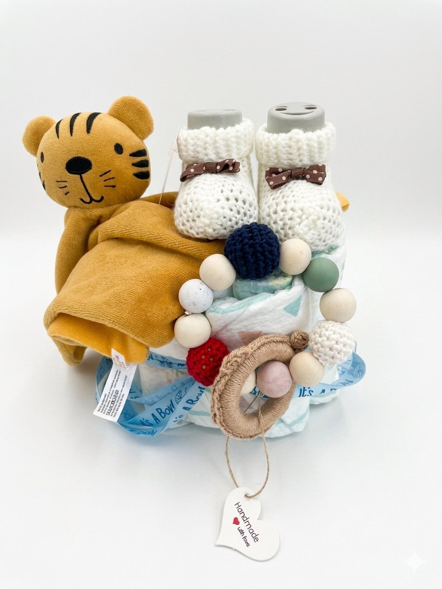 Luiertaart jongen | Kraamcadeau | Babyshower | Tijger knuffeldoek | Handmade bijtring | Babyslofjes | Pampers luiers | Maminobaby.nl