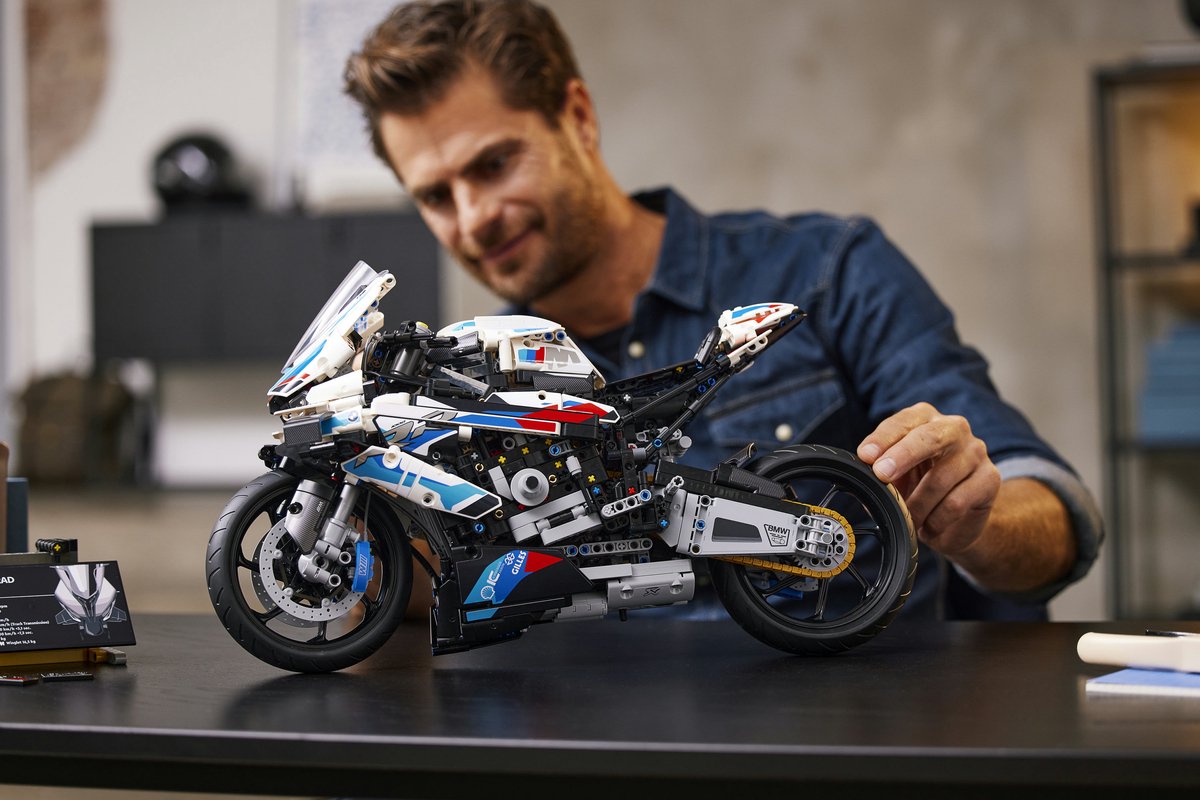 LEGO Technic BMW M 1000 RR Motor bouwbare modelbouwset - 42130 — afbeelding 24