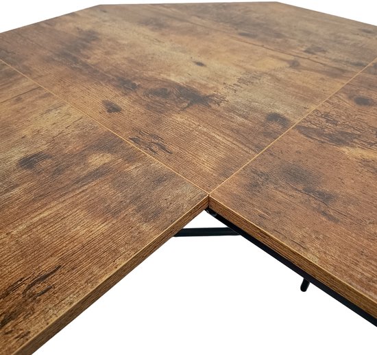 Detail van de hoek van een L-vormig bureau met roodbruin houtlook blad.