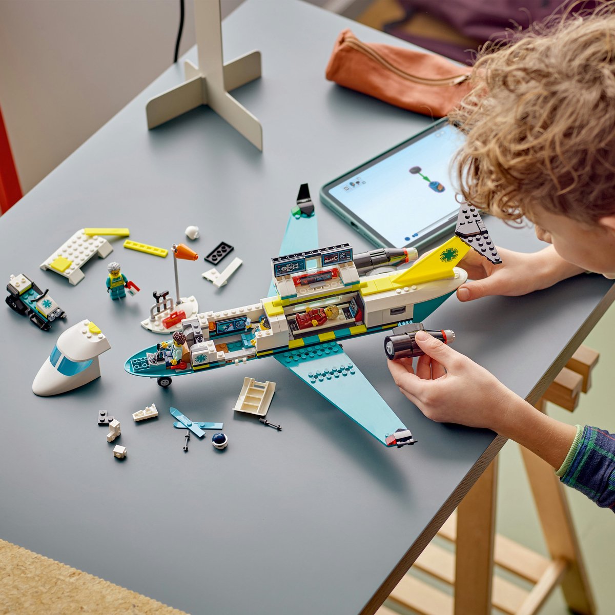 LEGO® City Ambulancevliegtuig, Speelgoedvliegtuig - 60465 — afbeelding 9