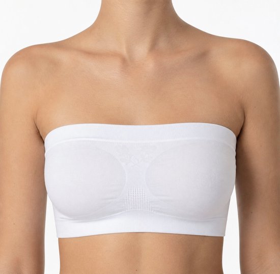 Witte, naadloze bandeau top met ingebreide cups, gedragen door een model.