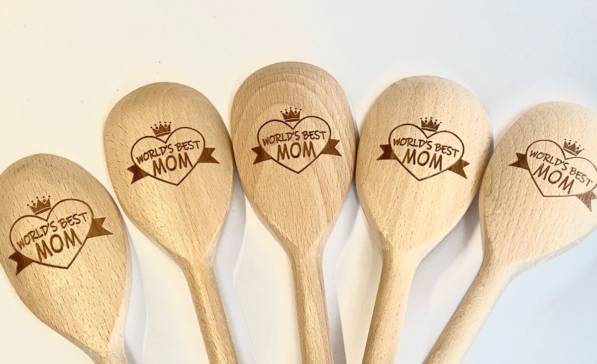 Houten kooklepel met gravure -Mom