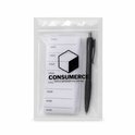 Een rol met naamlabels en een zwarte pen in een plastic verpakking met het Consumerce logo.