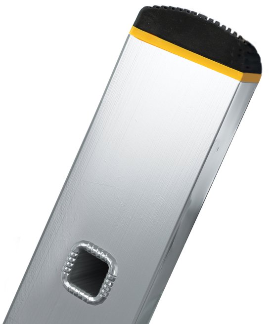 Bovenzijde van een aluminium ladder met zwarte antislipdoppen.